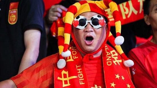 医生早就见多了类似的病例，于是便点了点头，说：把裤子脱了。